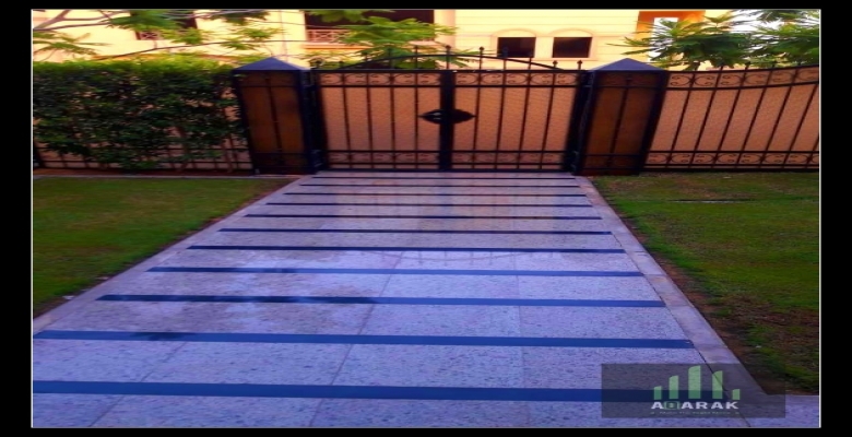 فيلا ايجار ب كمبوند اشجار هايتس خلف حى الاشجار تشطيب سوبر لوكس اول سكن كمبوند امن وحراسه ويوجد بالكمبوند خلف حى الاشجار و امام دريم لاند و بجوار مدينة زويل وجامعة نيو جيزه وجامعة مصر للغات المطلوب شهرين تامين وشهر ايجار ارضي بحديقه كبيره و اول و روف تشطيب