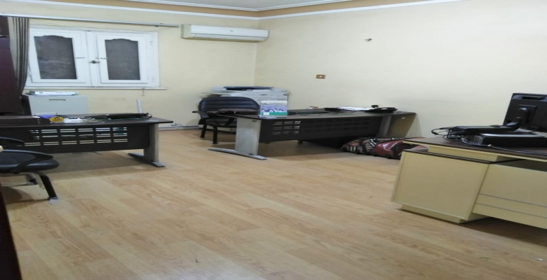 للإيجار شقة إدارى ناصية رئيسية بالمشاية العلوية 150 م