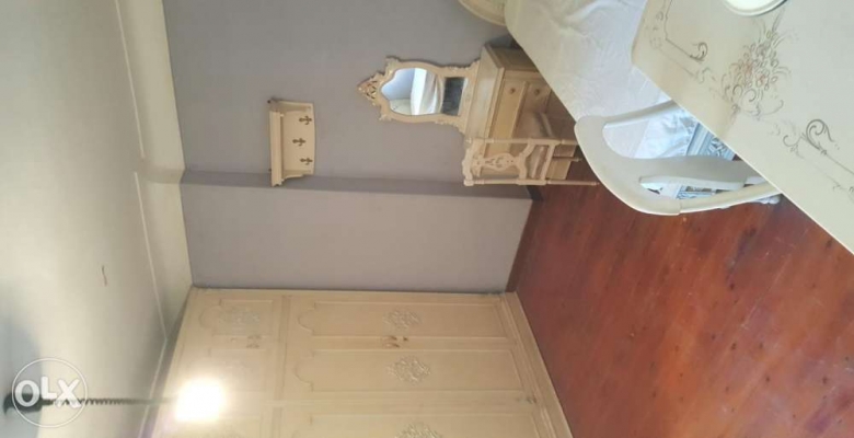 شقة مفروشة للايجار ٢٠٠متر برشدي غير مجروحة