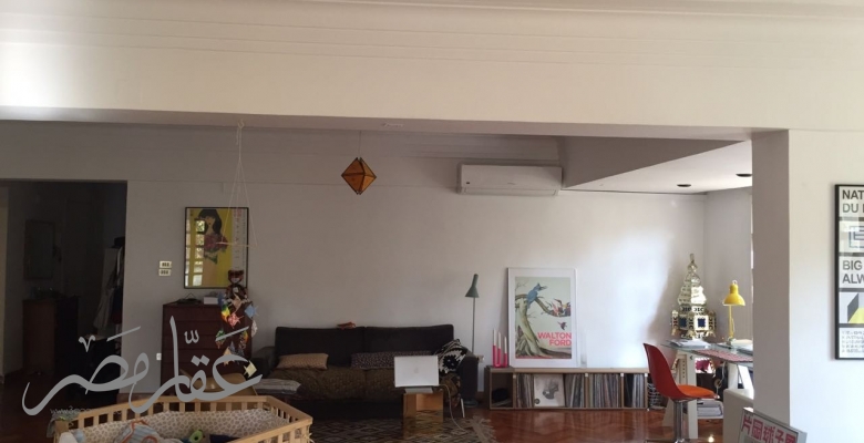 شقة للايجار بموقع متميز بالدقى قريب من الخدمات 