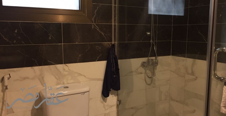 شقة للايجار بموقع متميز بالدقى قريب من الخدمات 