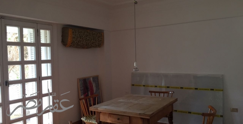 شقة للايجار بموقع متميز بالدقى قريب من الخدمات 