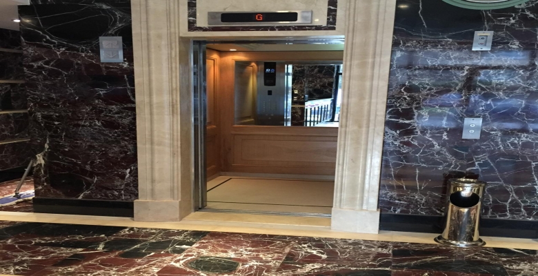 مكتب ادارى  يصلح لكبرى الشركات بموقع متميز بالمهندسين تشطيب الترا سوبر لوكس  