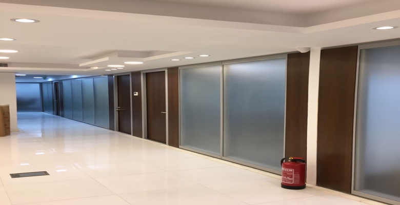 مكتب ادارى  يصلح لكبرى الشركات بموقع متميز بالمهندسين تشطيب الترا سوبر لوكس  