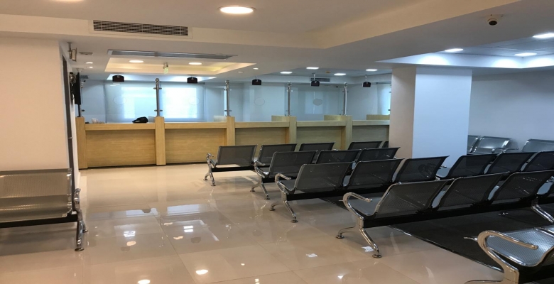 مكتب ادارى  يصلح لكبرى الشركات بموقع متميز بالمهندسين تشطيب الترا سوبر لوكس  