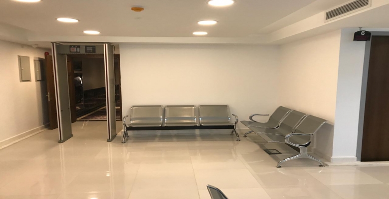 مكتب ادارى  يصلح لكبرى الشركات بموقع متميز بالمهندسين تشطيب الترا سوبر لوكس  