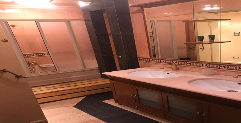 شقة الترا سوبر لوكس للايجار بالمهندسين بمدخل متميز وواجهة ممتازة 