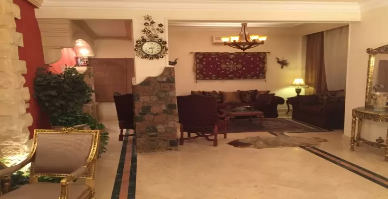 فيلا بالتجمع الخامس - جنوب الاكاديمية