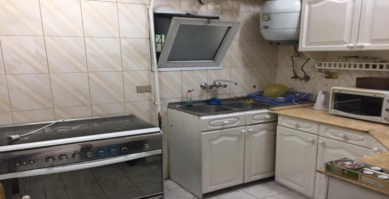 شقة  مفروشة للايجار بالزمالك مكونة من غرفتين نوم  +1 حمام  وريسبشن كبير ومطبخ