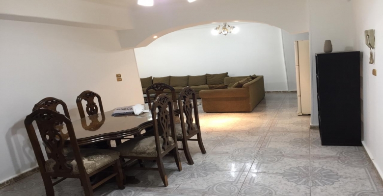 شقة  مفروشة للايجار بالزمالك مكونة من غرفتين نوم  +1 حمام  وريسبشن كبير ومطبخ