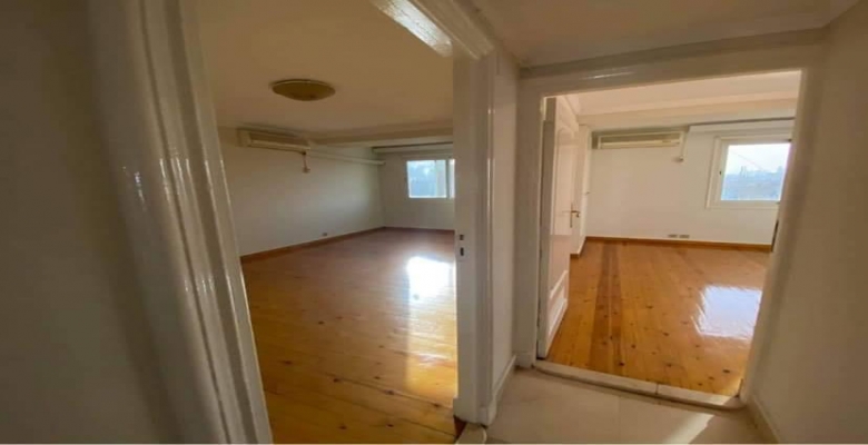 شقة للإيجار تطل على النيل - الزمالك