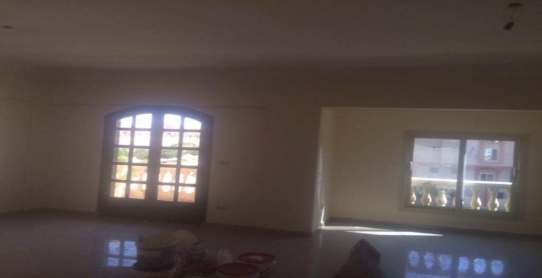 للإيجار شقة ١٧٠ متر بالحى السابع الشيخ زايد