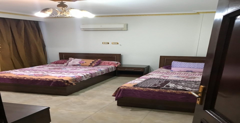 شقة مفروشة للايجار بالشيخ زايد مكونة من 3 غرف نوم و2 حمام وريسبشن كبير ومطبخ قريبة من كل الخدمات