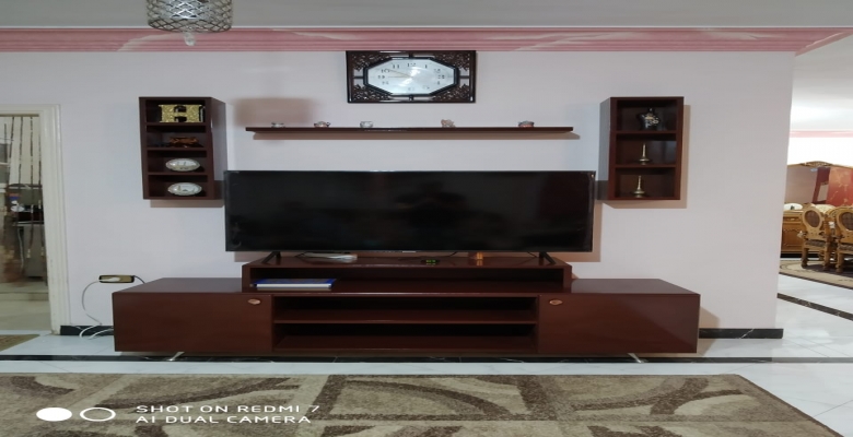 شقه للبيع بالحي الخمس 6 اكتوبر بفرش الريسبشن فقط