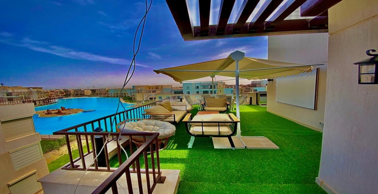 •شاليه بنتهاوس في مراسي بلانكا 3 غرف علي حمام السباحة مباشرة