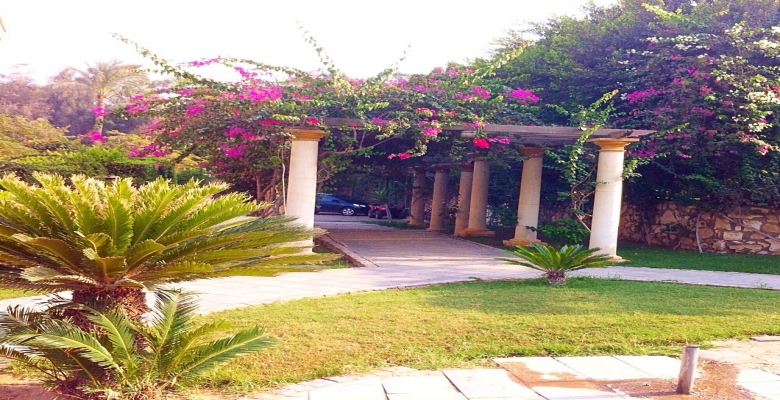 فيلا للايجار- كمبوند العزيزية