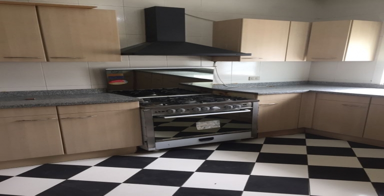 فيلا للايجار- كمبوند العزيزية