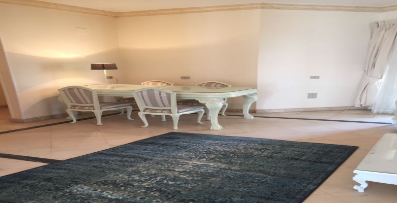 فيلا للايجار- كمبوند العزيزية