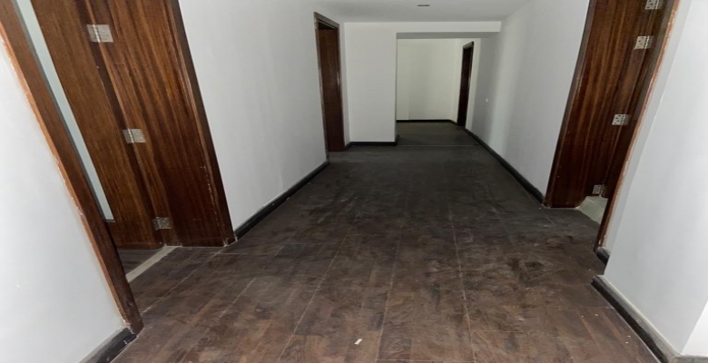 شقة للإيجار دور أرضي تصلح مكتب - بالزمالك