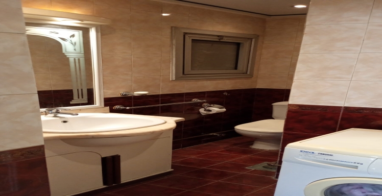 شقة مفروشة للإيجار تطل على النيل - بالزمالك