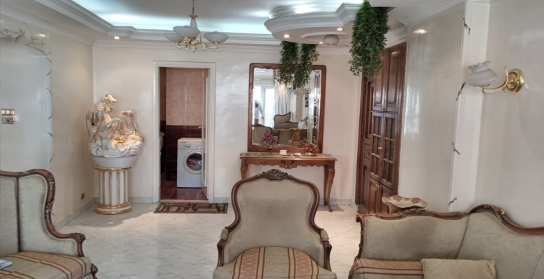 شقة مفروشة للإيجار تطل على النيل - بالزمالك