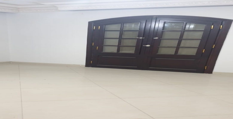 شقه داخل فيلا للايجار ف التجمع الخامس