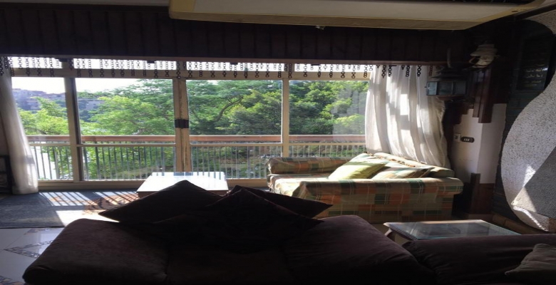 شقه للايجار على النيل فى الزمالك / Apartment for rent on the Nile in Zamalek.