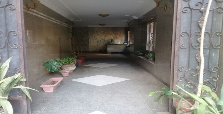 شقه للبيع على نادي الصيد مباشرة