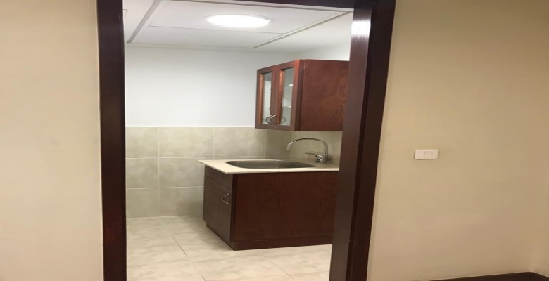 عيادة للايجار في مدينة نصر مكونة من 2 غرفة ومنهم غرفة ماستر وريسبشن  وريسبشن  خارجي