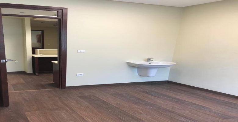 عيادة للايجار في مدينة نصر مكونة من 2 غرفة ومنهم غرفة ماستر وريسبشن  وريسبشن  خارجي