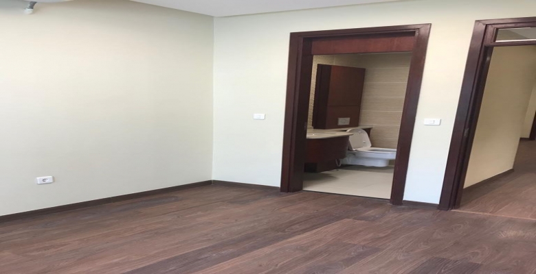 عيادة للايجار في مدينة نصر مكونة من 2 غرفة ومنهم غرفة ماستر وريسبشن  وريسبشن  خارجي