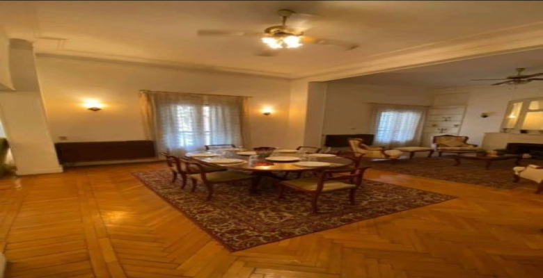 شقة مفروشة للايجار في حي مميز بالزمالك  مكونة من  2 غرفة نوم و2 حمام  وريسبشن كبير ومطبخ قريبة من كل الخدمات