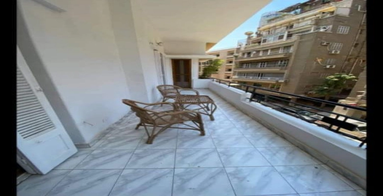 شقة مفروشة للايجار في حي مميز بالزمالك  مكونة من  2 غرفة نوم و2 حمام  وريسبشن كبير ومطبخ قريبة من كل الخدمات