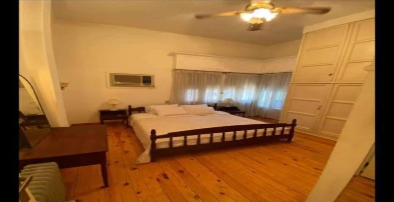 شقة مفروشة للايجار في حي مميز بالزمالك  مكونة من  2 غرفة نوم و2 حمام  وريسبشن كبير ومطبخ قريبة من كل الخدمات