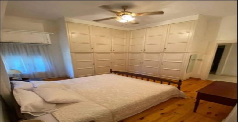 شقة مفروشة للايجار في حي مميز بالزمالك  مكونة من  2 غرفة نوم و2 حمام  وريسبشن كبير ومطبخ قريبة من كل الخدمات