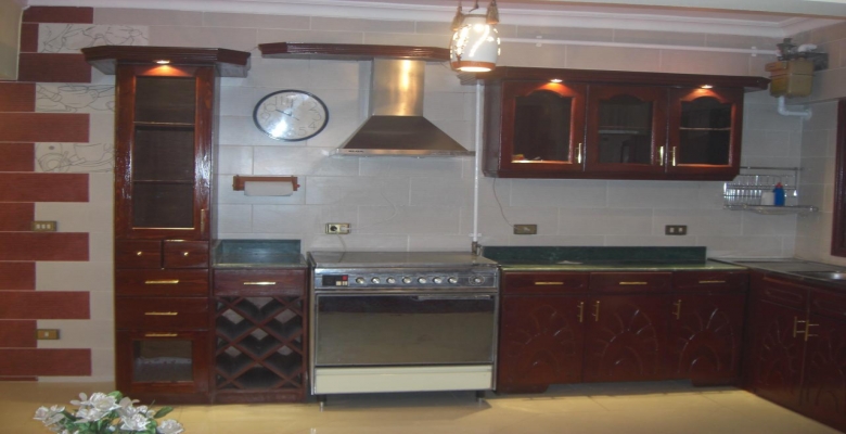 شقة مفروشة للبيع  بالمهندسين موقع متميز جدا بالفرش وديكورات جديدة سوبر لوكس  3 غرف