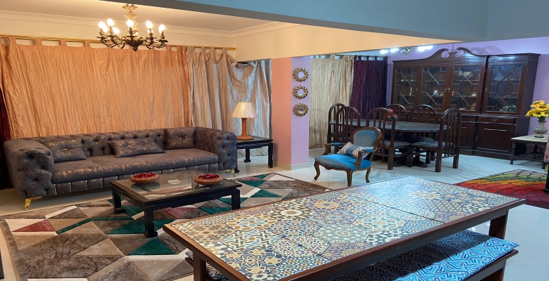 شقة مفروشة للبيع  بالمهندسين موقع متميز جدا بالفرش وديكورات جديدة سوبر لوكس  3 غرف