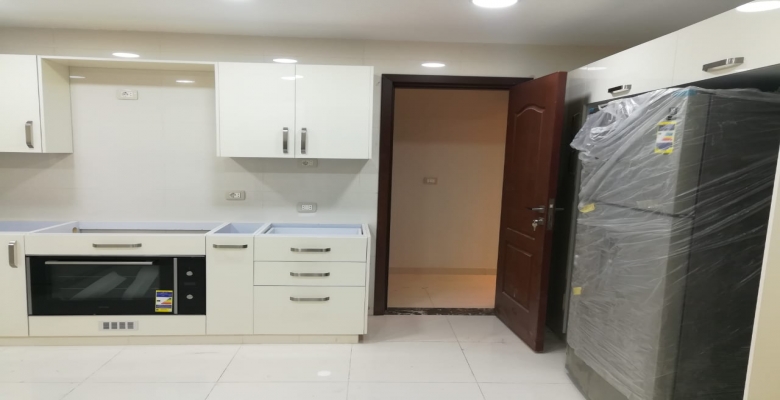 شقة للايجار امام نادي الصيد