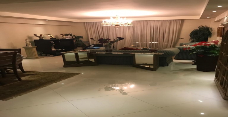 شقة مفروشة للايجار الفيو بيطل علي الحديقة موقع مميز في الشيخ زايد الشقة مكونة من 2 غرفة نوم و2 حمام وريسبشن كبير  ومطبخ مجهز بالكامل قريب من كل الخدمات