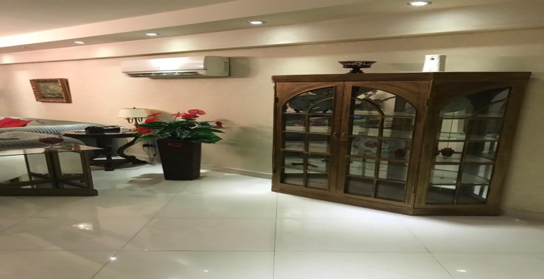 شقة مفروشة للايجار الفيو بيطل علي الحديقة موقع مميز في الشيخ زايد الشقة مكونة من 2 غرفة نوم و2 حمام وريسبشن كبير  ومطبخ مجهز بالكامل قريب من كل الخدمات