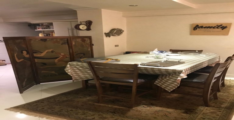 شقة مفروشة للايجار الفيو بيطل علي الحديقة موقع مميز في الشيخ زايد الشقة مكونة من 2 غرفة نوم و2 حمام وريسبشن كبير  ومطبخ مجهز بالكامل قريب من كل الخدمات