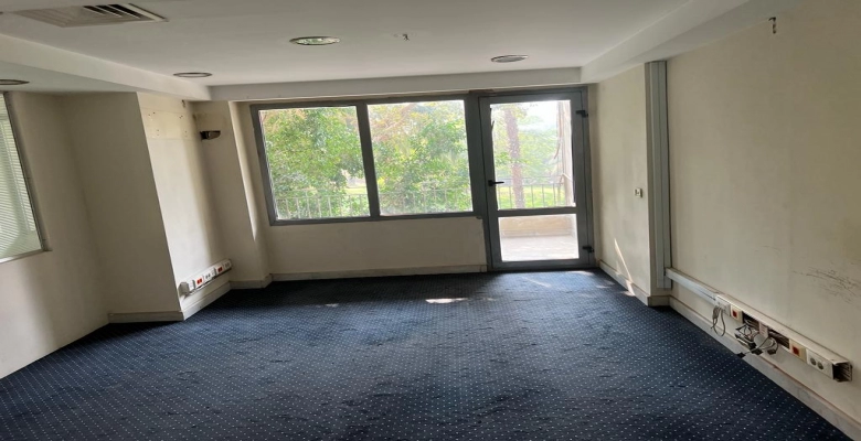 مقر بنك سابق -امام جنينة الاسماك في الزمالك /  Former bank headquarters located in front of the Fish Garden in Zamalek