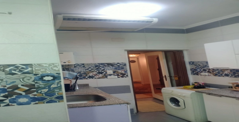 شقة للايجار في  موقع متميز الزمالك مكونة من 2 غرفة نوم  و2 حمام وسفرة ومطبخ  وقريبة من كل الخدمات