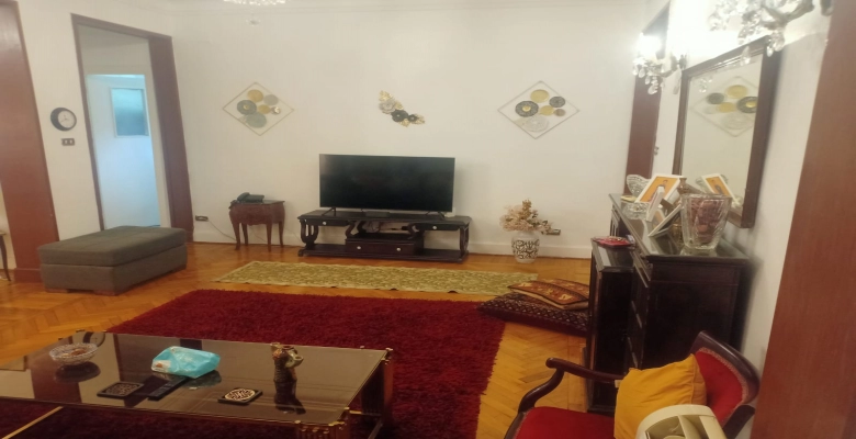 شقة للايجار في  موقع متميز الزمالك مكونة من 2 غرفة نوم  و2 حمام وسفرة ومطبخ  وقريبة من كل الخدمات