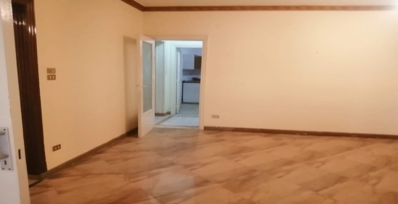 شقة للبيع فى المهندسين شارع عبد المنعم رياض 245 متر