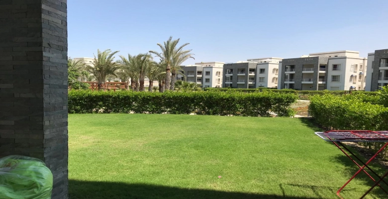 شاليه للبيع بالدور الارضي في قريه امواج 3 غرف