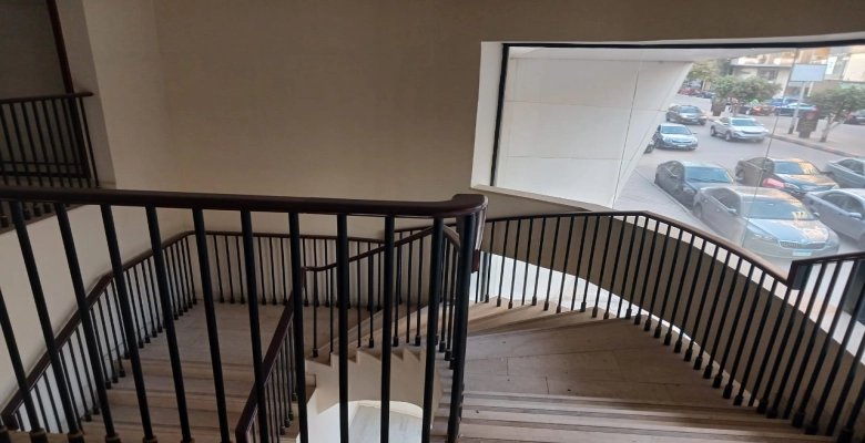 مبني تجاري واداري للبيع في المهندسين 1650م | Commercial and administrative building for sale