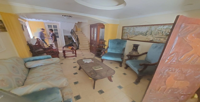 فيلا للبيع في موقع متميز بالشيخ زايد مكونة من 3 غرف نوم  و4 حمام و2 مطبخ  وريسبشن كبير و1 ليفنج الفيو بيطل علي الحديقة  وقريبة من كل الخدمات