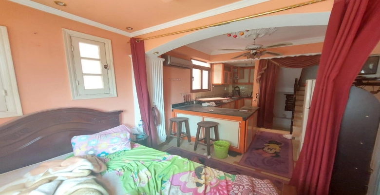 فيلا للبيع في موقع متميز بالشيخ زايد مكونة من 3 غرف نوم  و4 حمام و2 مطبخ  وريسبشن كبير و1 ليفنج الفيو بيطل علي الحديقة  وقريبة من كل الخدمات