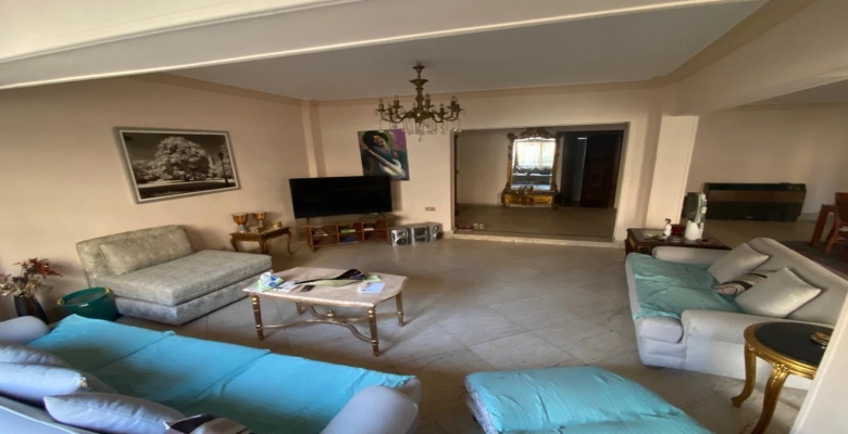 شقة للايجار بشارع يثرب - المهندسين /